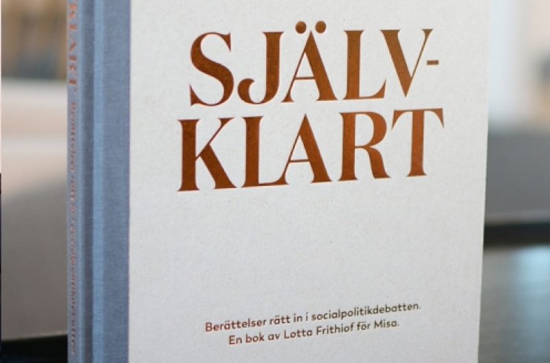 Boken SJÄLVKLART. Berättelser rätt in i socialpolitiken
